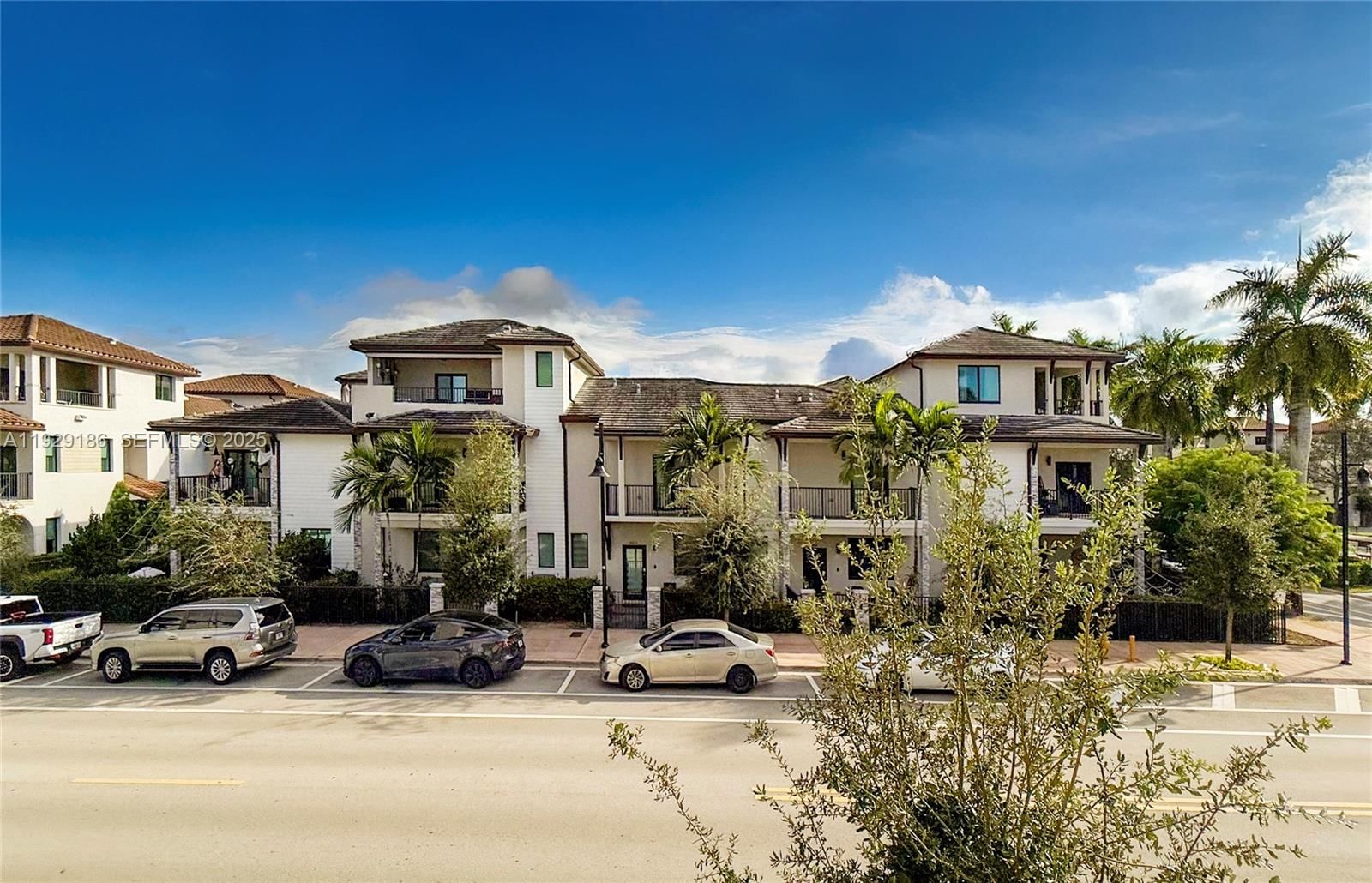 Real estate property located at 4654 84th Ave, Miami-dade, Downtown Doral South Phas, Doral, FL