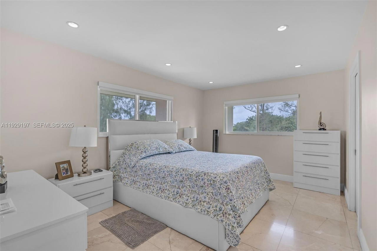 Real estate property located at 7430 Miami Lakes Dr E301, Miami-dade, Villas Of Miami Lakes Con, Miami Lakes, FL