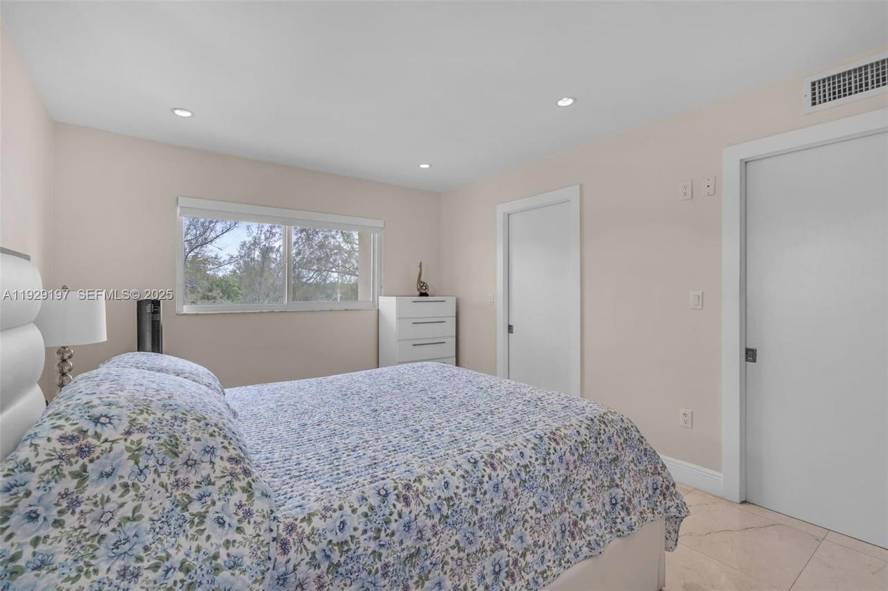 Real estate property located at 7430 Miami Lakes Dr E301, Miami-dade, Villas Of Miami Lakes Con, Miami Lakes, FL