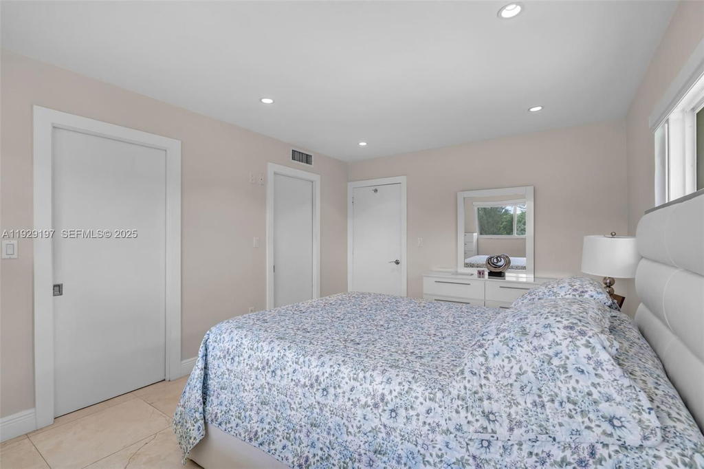 Real estate property located at 7430 Miami Lakes Dr E301, Miami-dade, Villas Of Miami Lakes Con, Miami Lakes, FL