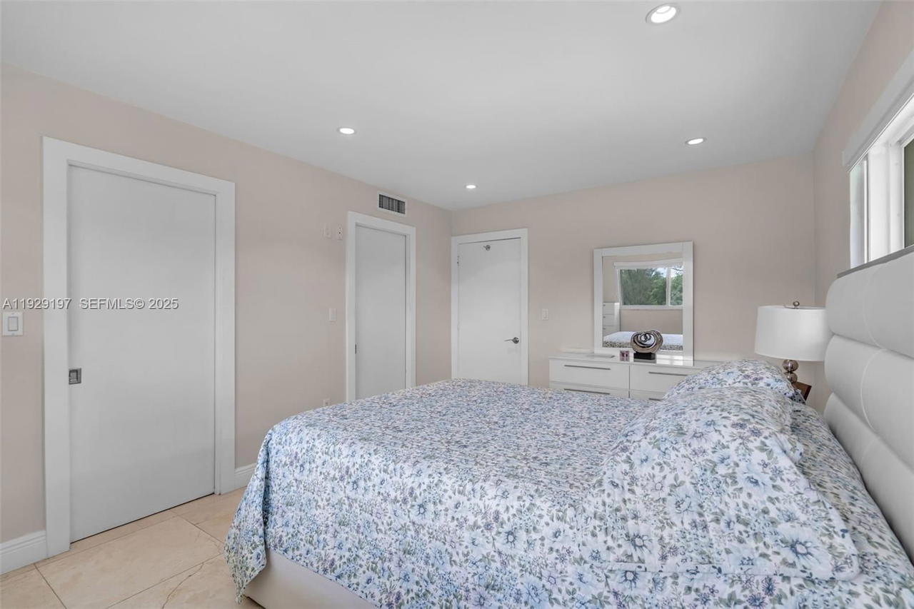 Real estate property located at 7430 Miami Lakes Dr E301, Miami-dade, Villas Of Miami Lakes Con, Miami Lakes, FL