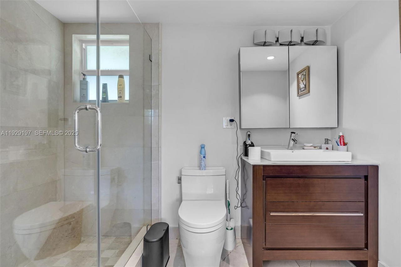 Real estate property located at 7430 Miami Lakes Dr E301, Miami-dade, Villas Of Miami Lakes Con, Miami Lakes, FL