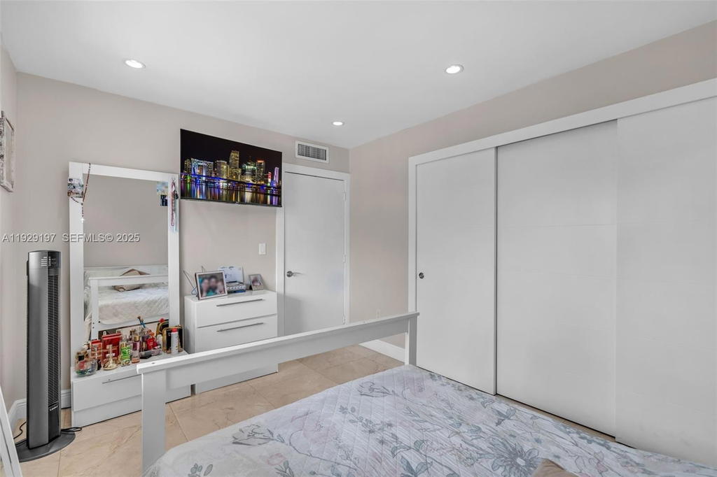 Real estate property located at 7430 Miami Lakes Dr E301, Miami-dade, Villas Of Miami Lakes Con, Miami Lakes, FL