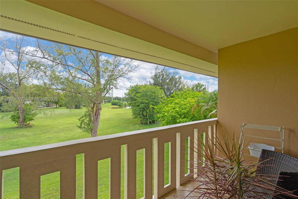 Real estate property located at 7430 Miami Lakes Dr E301, Miami-dade, Villas Of Miami Lakes Con, Miami Lakes, FL