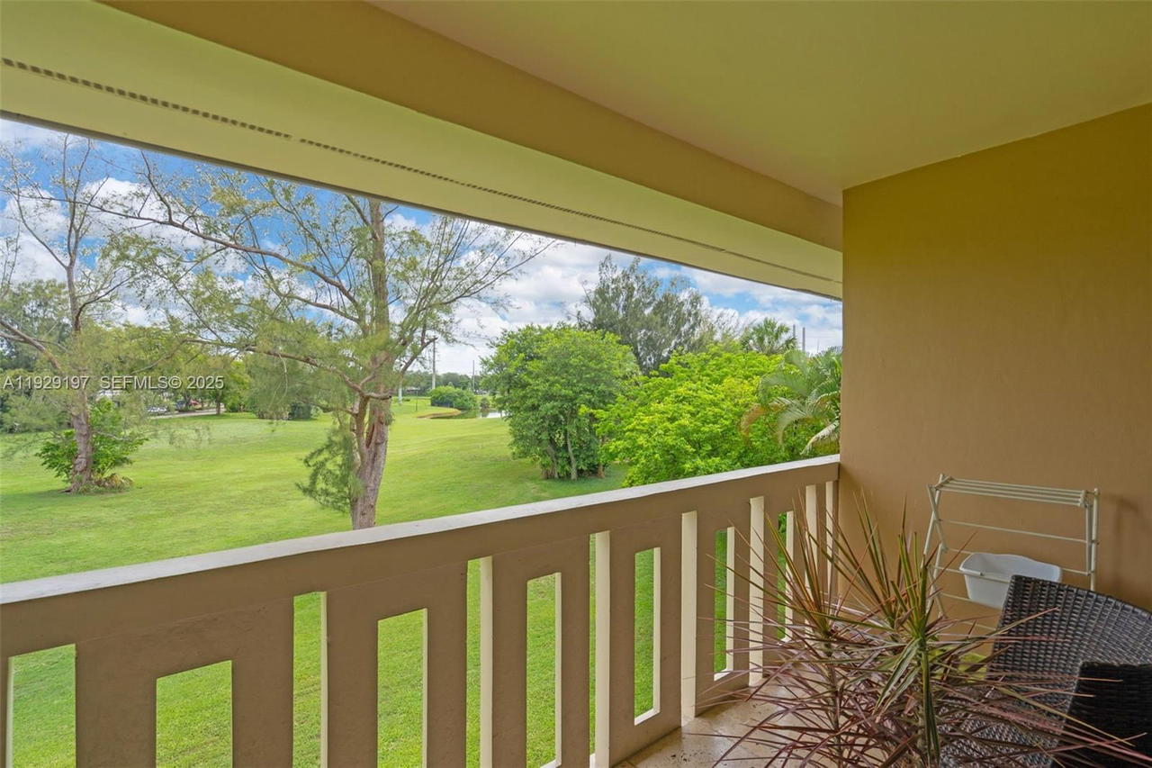 Real estate property located at 7430 Miami Lakes Dr E301, Miami-dade, Villas Of Miami Lakes Con, Miami Lakes, FL
