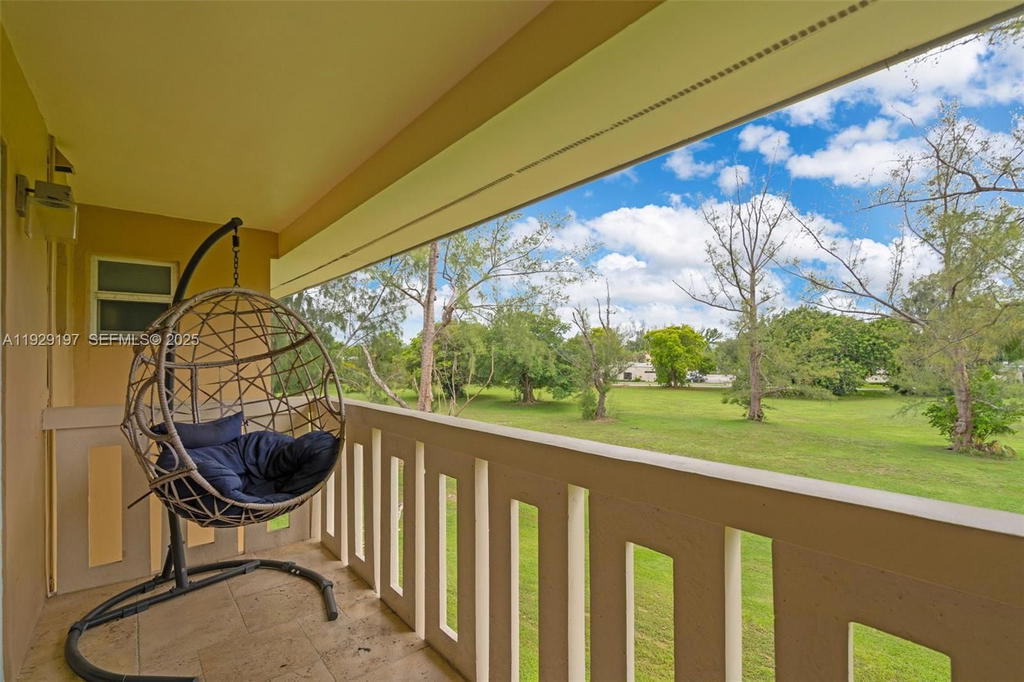 Real estate property located at 7430 Miami Lakes Dr E301, Miami-dade, Villas Of Miami Lakes Con, Miami Lakes, FL