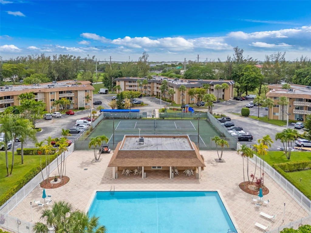 Real estate property located at 7430 Miami Lakes Dr E301, Miami-dade, Villas Of Miami Lakes Con, Miami Lakes, FL