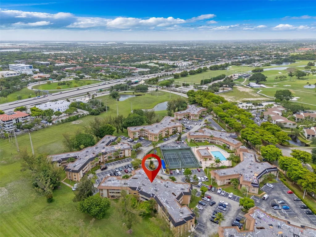 Real estate property located at 7430 Miami Lakes Dr E301, Miami-dade, Villas Of Miami Lakes Con, Miami Lakes, FL