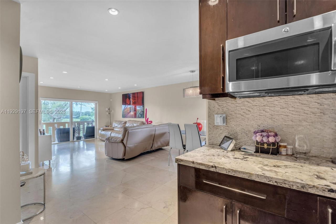 Real estate property located at 7430 Miami Lakes Dr E301, Miami-dade, Villas Of Miami Lakes Con, Miami Lakes, FL