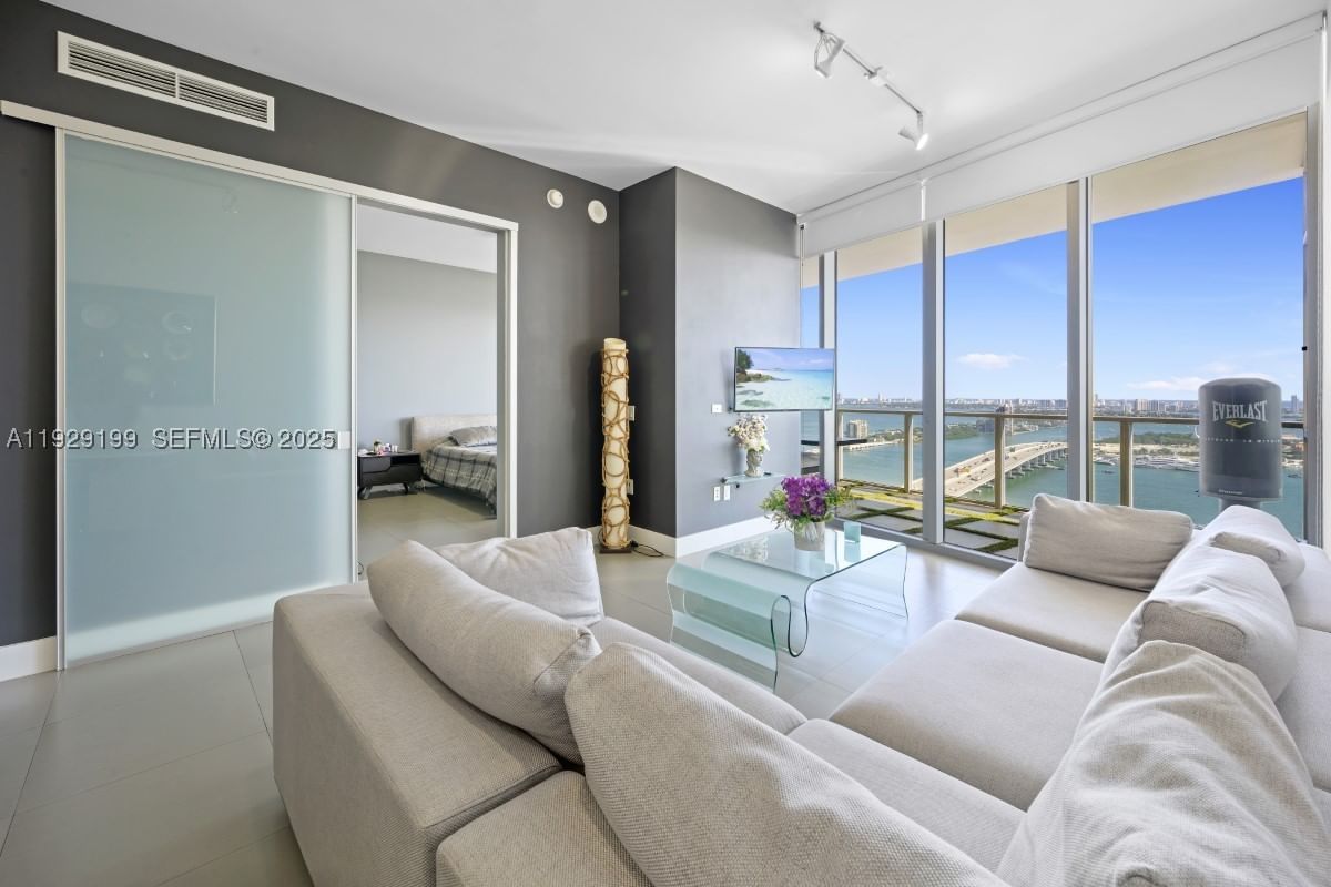 Real estate property located at 1100 Biscayne Blvd #3104, Miami-dade, Marquis Condo, Miami, FL