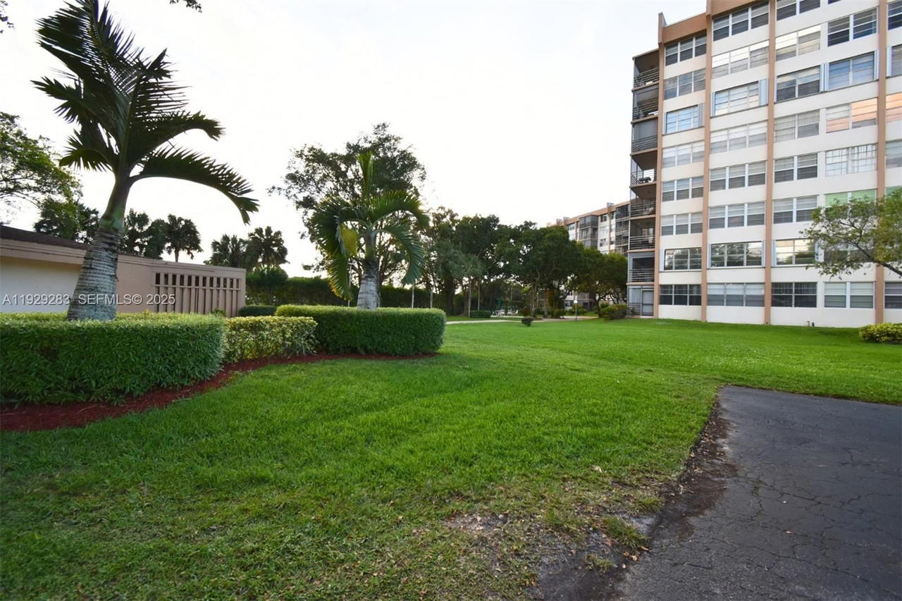 Real estate property located at 1100 Saint Charles Pl #620, Broward, Park Place Condominium No, Pembroke Pines, FL