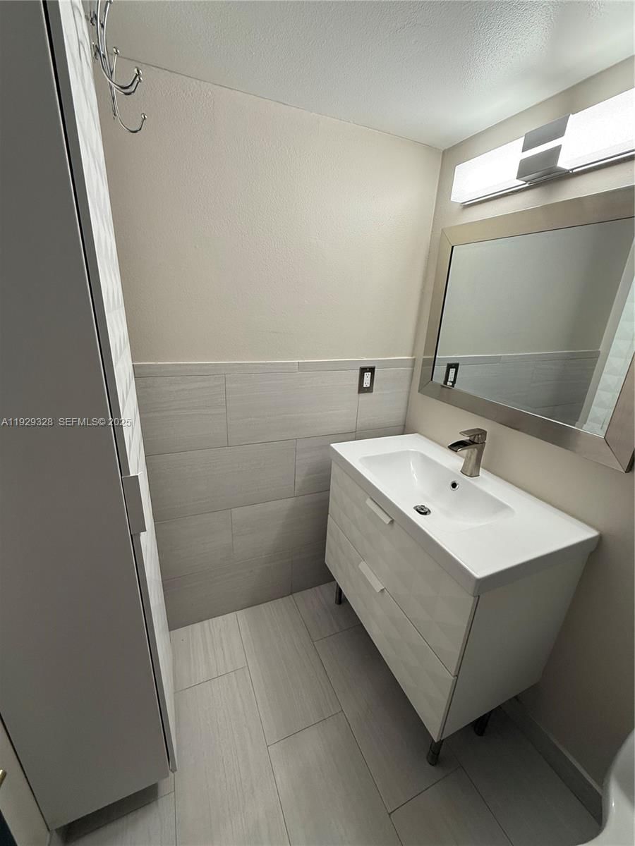 Real estate property located at 7173 Orange Dr #214B, Broward, Country Pines Condo, Davie, FL