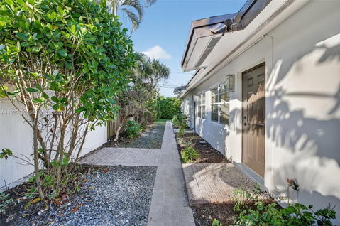 Real estate property located at 1015 17th Ct, Broward, Lauderdale Park 6-33 1/2, Fort Lauderdale, FL