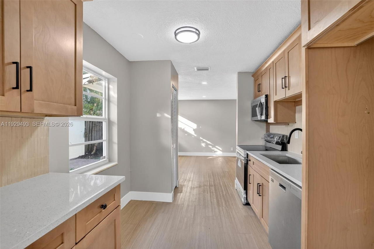 Real estate property located at 1015 17th Ct, Broward, Lauderdale Park 6-33 1/2, Fort Lauderdale, FL