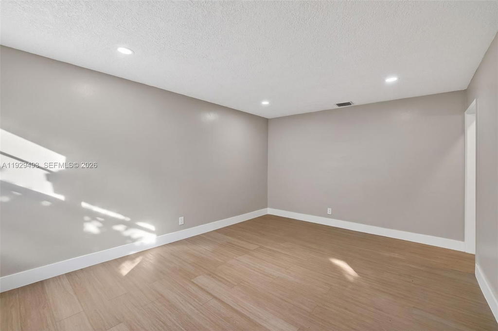 Real estate property located at 1015 17th Ct, Broward, Lauderdale Park 6-33 1/2, Fort Lauderdale, FL