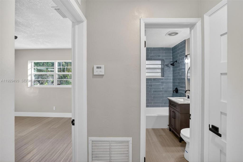 Real estate property located at 1015 17th Ct, Broward, Lauderdale Park 6-33 1/2, Fort Lauderdale, FL