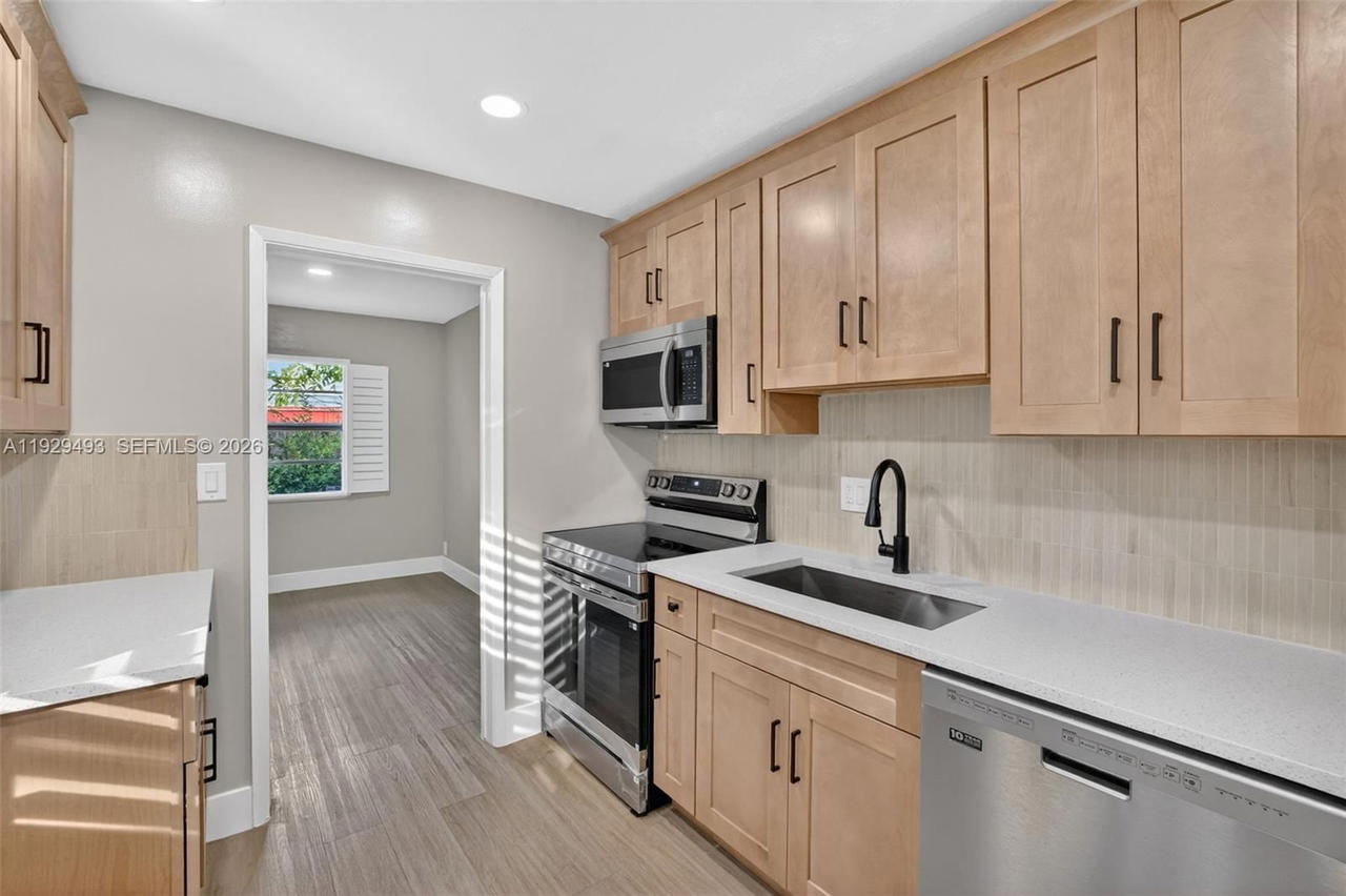 Real estate property located at 1015 17th Ct, Broward, Lauderdale Park 6-33 1/2, Fort Lauderdale, FL
