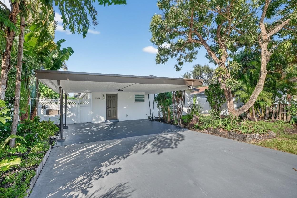 Real estate property located at 1015 17th Ct, Broward, Lauderdale Park 6-33 1/2, Fort Lauderdale, FL