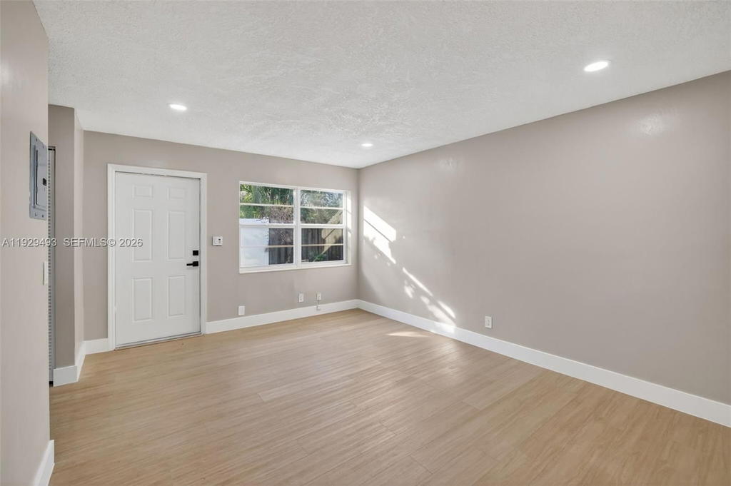 Real estate property located at 1015 17th Ct, Broward, Lauderdale Park 6-33 1/2, Fort Lauderdale, FL