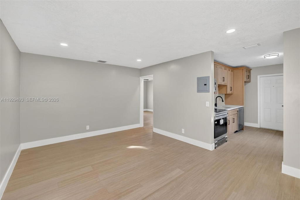 Real estate property located at 1015 17th Ct, Broward, Lauderdale Park 6-33 1/2, Fort Lauderdale, FL