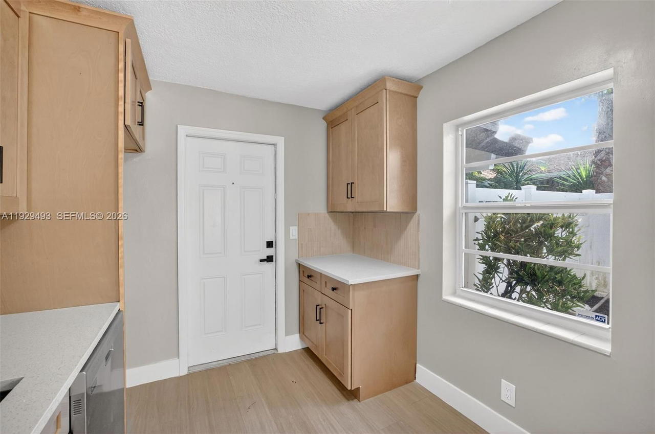 Real estate property located at 1015 17th Ct, Broward, Lauderdale Park 6-33 1/2, Fort Lauderdale, FL