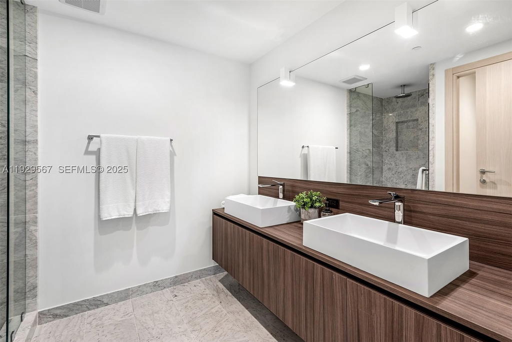 Real estate property located at 1000 Brickell Plz #4005, Miami-dade, Brickell Flatiron Condo, Miami, FL