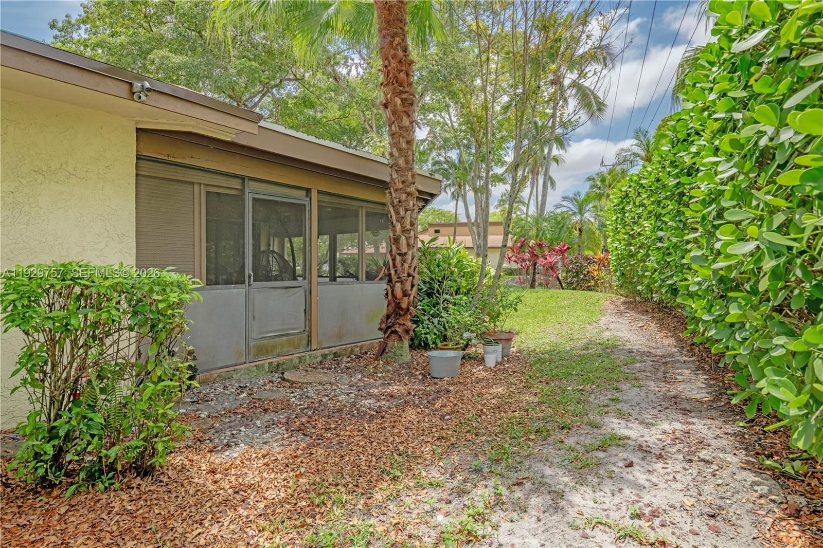 Real estate property located at 8097 Royal Palm Cir, Broward, Villas At Woodmont Tr 73, Tamarac, FL