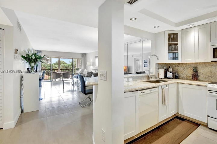 Real estate property located at 3930 Inverrary Blvd #405-D, Broward, 18th Hole At Inverrary Co, Lauderhill, FL