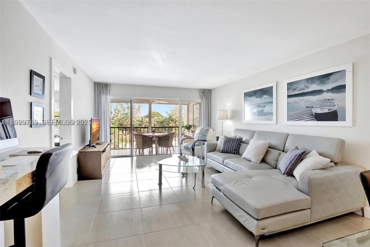 Real estate property located at 3930 Inverrary Blvd #405-D, Broward, 18th Hole At Inverrary Co, Lauderhill, FL