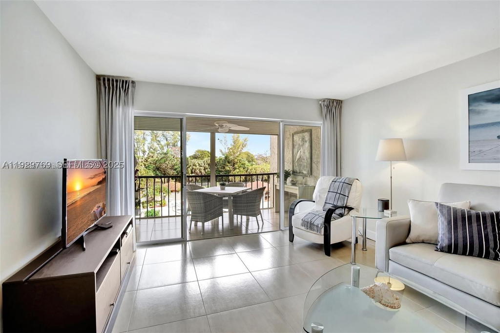 Real estate property located at 3930 Inverrary Blvd #405-D, Broward, 18th Hole At Inverrary Co, Lauderhill, FL