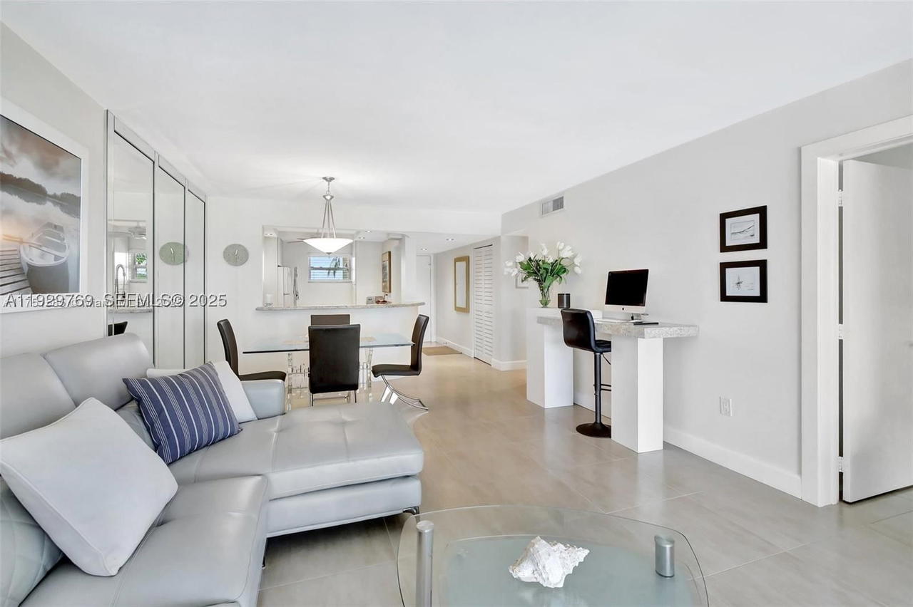 Real estate property located at 3930 Inverrary Blvd #405-D, Broward, 18th Hole At Inverrary Co, Lauderhill, FL