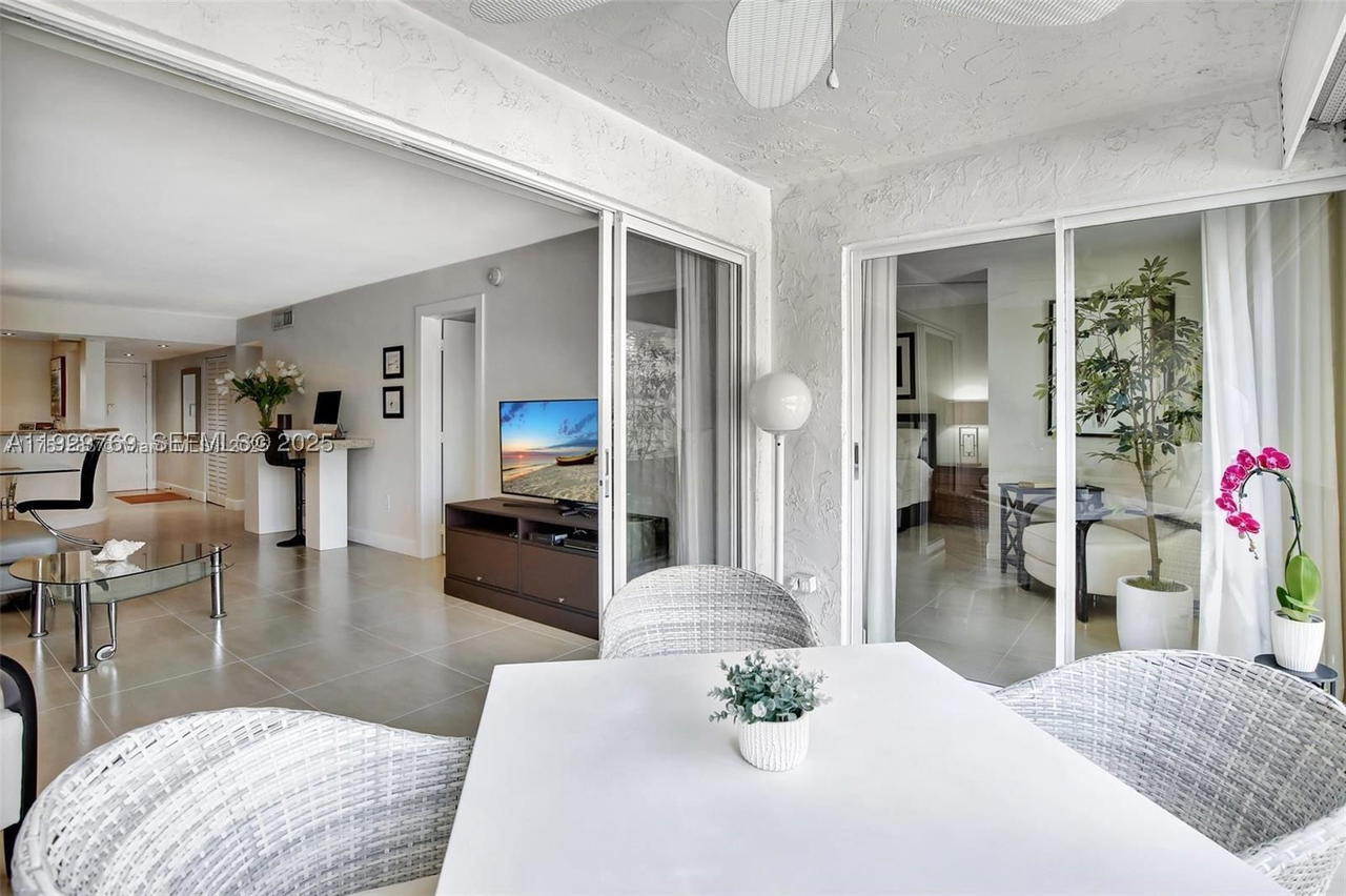 Real estate property located at 3930 Inverrary Blvd #405-D, Broward, 18th Hole At Inverrary Co, Lauderhill, FL