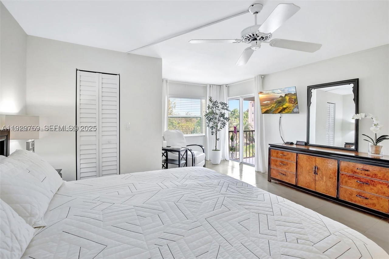 Real estate property located at 3930 Inverrary Blvd #405-D, Broward, 18th Hole At Inverrary Co, Lauderhill, FL