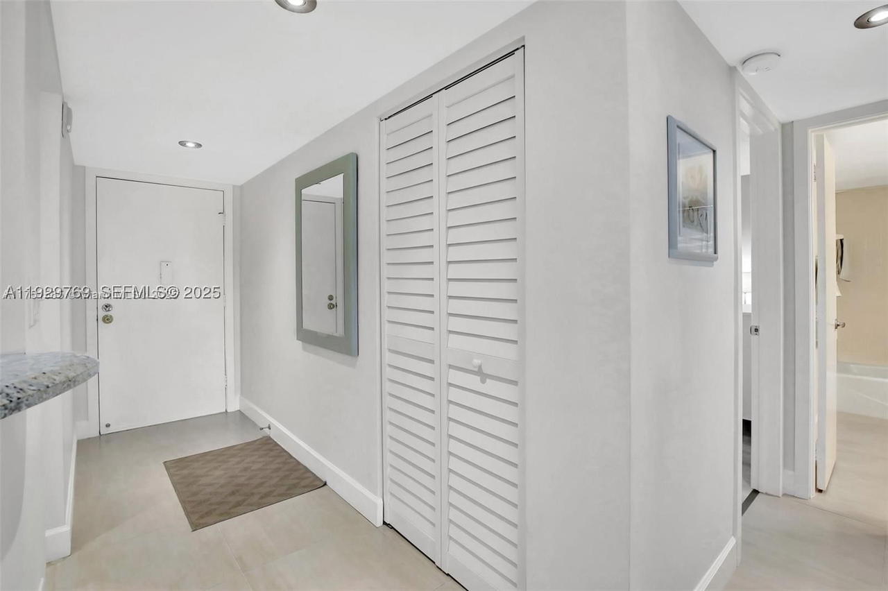 Real estate property located at 3930 Inverrary Blvd #405-D, Broward, 18th Hole At Inverrary Co, Lauderhill, FL