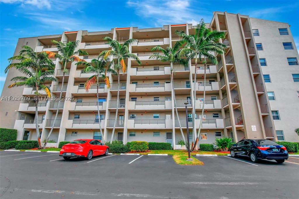 Real estate property located at 3930 Inverrary Blvd #405-D, Broward, 18th Hole At Inverrary Co, Lauderhill, FL
