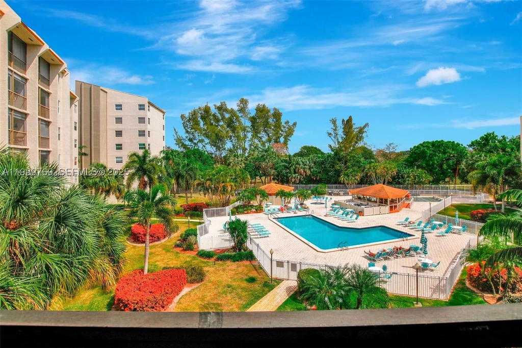 Real estate property located at 3930 Inverrary Blvd #405-D, Broward, 18th Hole At Inverrary Co, Lauderhill, FL