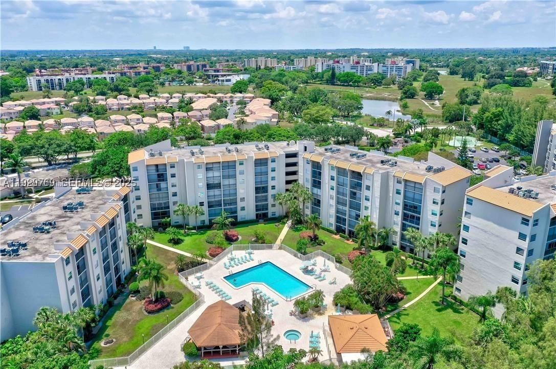 Real estate property located at 3930 Inverrary Blvd #405-D, Broward, 18th Hole At Inverrary Co, Lauderhill, FL