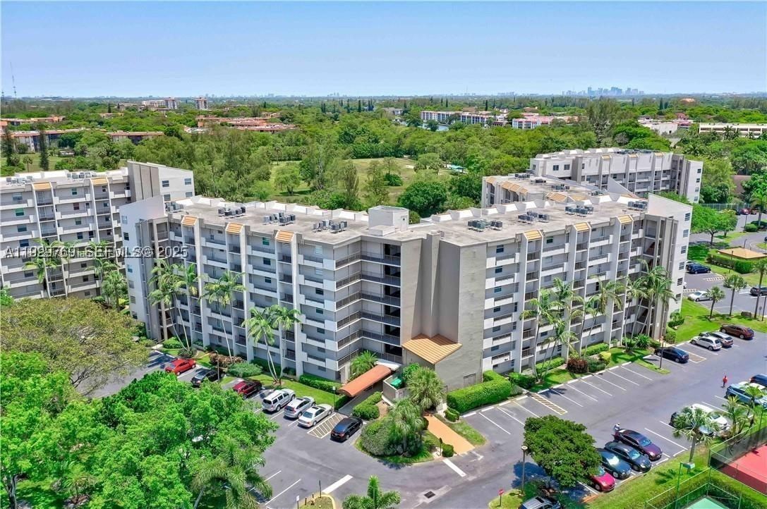 Real estate property located at 3930 Inverrary Blvd #405-D, Broward, 18th Hole At Inverrary Co, Lauderhill, FL