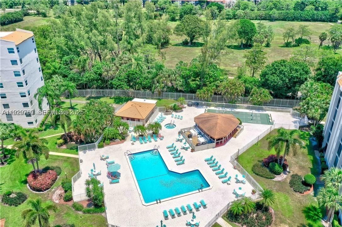 Real estate property located at 3930 Inverrary Blvd #405-D, Broward, 18th Hole At Inverrary Co, Lauderhill, FL