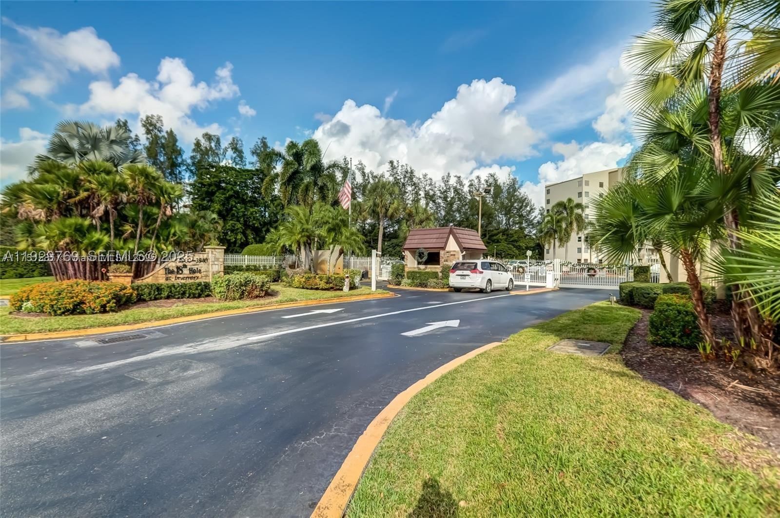 Real estate property located at 3930 Inverrary Blvd #405-D, Broward, 18th Hole At Inverrary Co, Lauderhill, FL