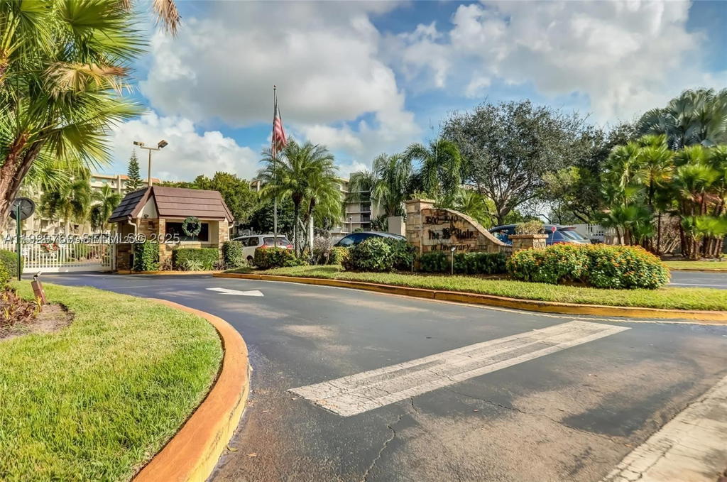 Real estate property located at 3930 Inverrary Blvd #405-D, Broward, 18th Hole At Inverrary Co, Lauderhill, FL