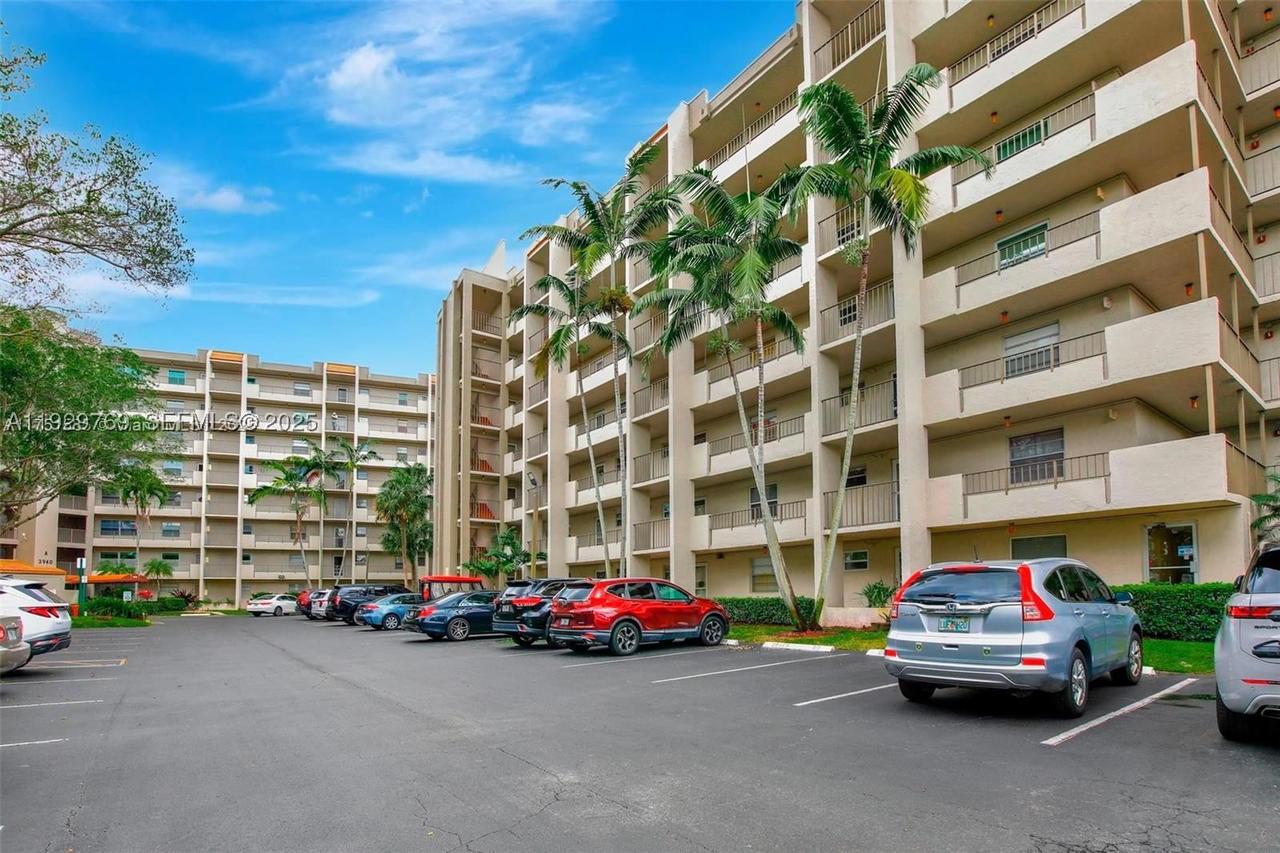 Real estate property located at 3930 Inverrary Blvd #405-D, Broward, 18th Hole At Inverrary Co, Lauderhill, FL