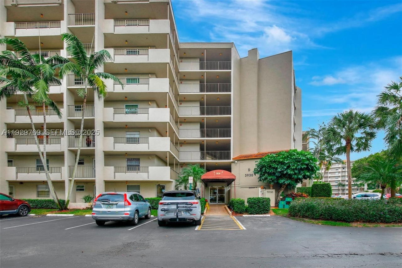 Real estate property located at 3930 Inverrary Blvd #405-D, Broward, 18th Hole At Inverrary Co, Lauderhill, FL