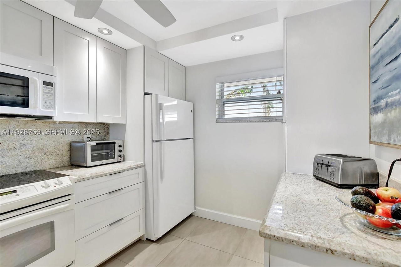 Real estate property located at 3930 Inverrary Blvd #405-D, Broward, 18th Hole At Inverrary Co, Lauderhill, FL