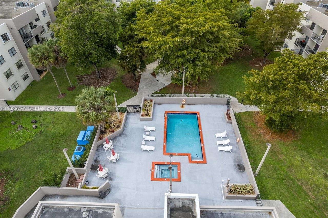 Real estate property located at 8006 149th Ave D109, Miami-dade, Pepermill Kendale Lakes, Miami, FL