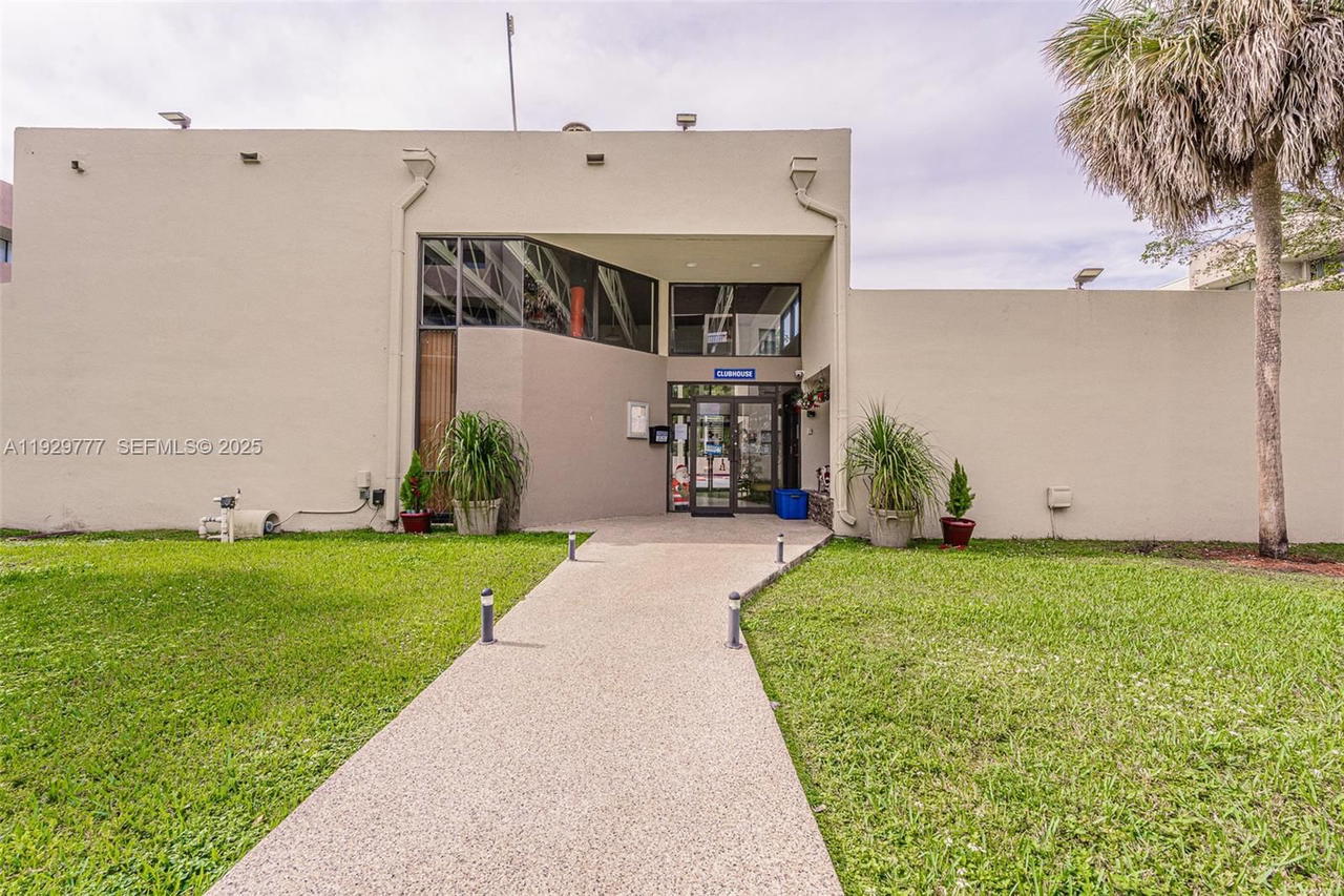 Real estate property located at 8006 149th Ave D109, Miami-dade, Pepermill Kendale Lakes, Miami, FL