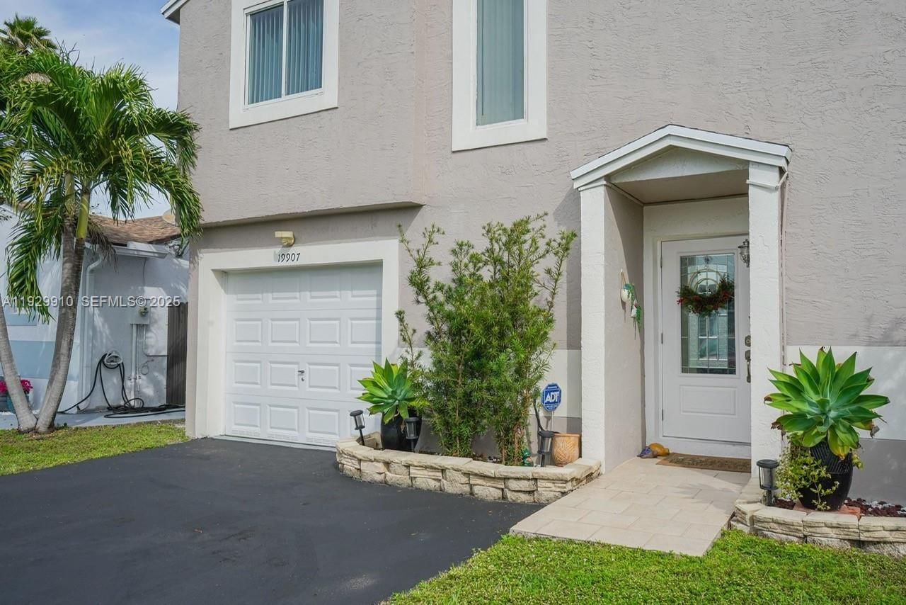 Real estate property located at 19907 67th Ct, Miami-dade, Country Lake Homes 2nd Ad, Hialeah, FL