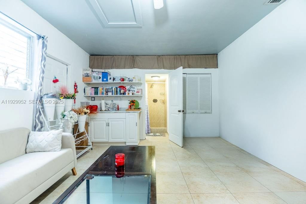 Real estate property located at 6541 Lake Como Ter, Miami-dade, Miami Lakes Sec One, Miami Lakes, FL