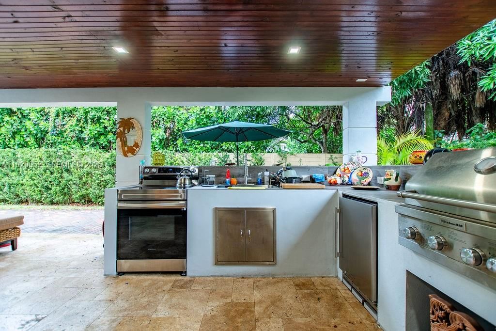 Real estate property located at 6541 Lake Como Ter, Miami-dade, Miami Lakes Sec One, Miami Lakes, FL