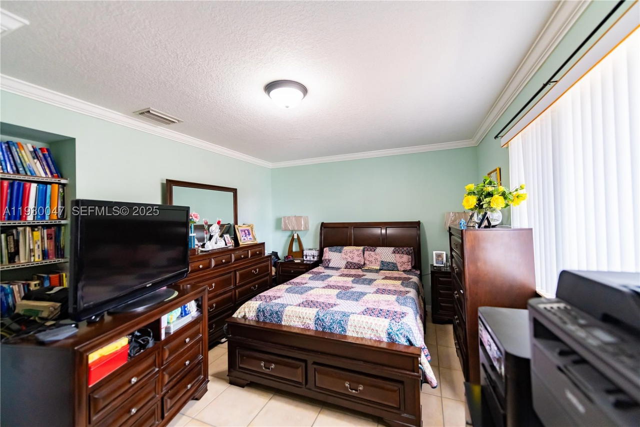 Real estate property located at 63 17th Pl #6, Miami-dade, Seventeenth Place Condo, Miami, FL
